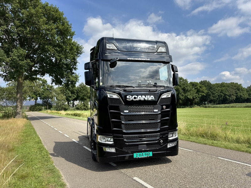 Scania S520 V8 4x2 Full Air - Automaat - Retarder - Euro 6 - I Park Cool - 2018 - Exhaust Pipe - TUV 02-2026 - Tractor unit: picture 5 Scania S520 V8 4x2 Full Air - Automaat - Retarder - Euro 6 - I Park Cool - 2018 - Exhaust Pipe - TUV 02-2026 - Tractor unit: picture 5