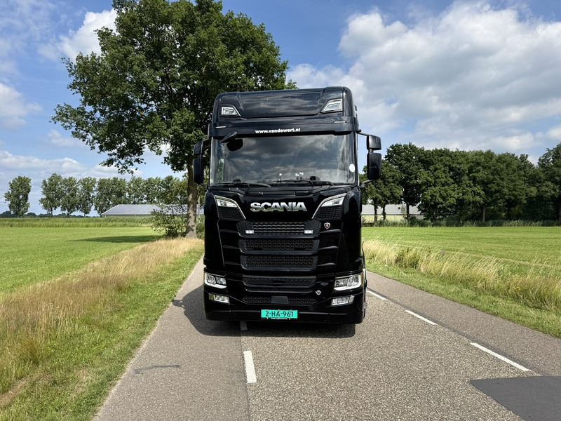 Scania S520 V8 4x2 Full Air - Automaat - Retarder - Euro 6 - I Park Cool - 2018 - Exhaust Pipe - TUV 02-2026 - Tractor unit: picture 3 Scania S520 V8 4x2 Full Air - Automaat - Retarder - Euro 6 - I Park Cool - 2018 - Exhaust Pipe - TUV 02-2026 - Tractor unit: picture 3