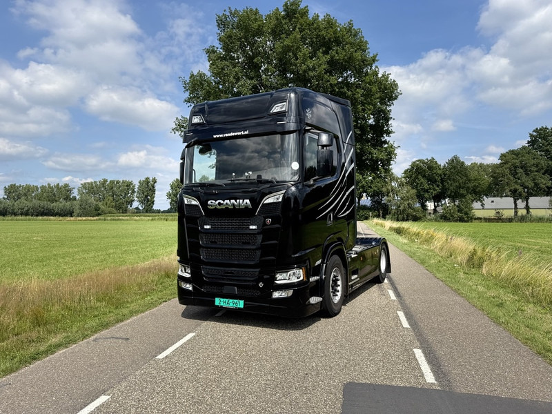 Scania S520 V8 4x2 Full Air - Automaat - Retarder - Euro 6 - I Park Cool - 2018 - Exhaust Pipe - TUV 02-2026 - Tractor unit: picture 1 Scania S520 V8 4x2 Full Air - Automaat - Retarder - Euro 6 - I Park Cool - 2018 - Exhaust Pipe - TUV 02-2026 - Tractor unit: picture 1