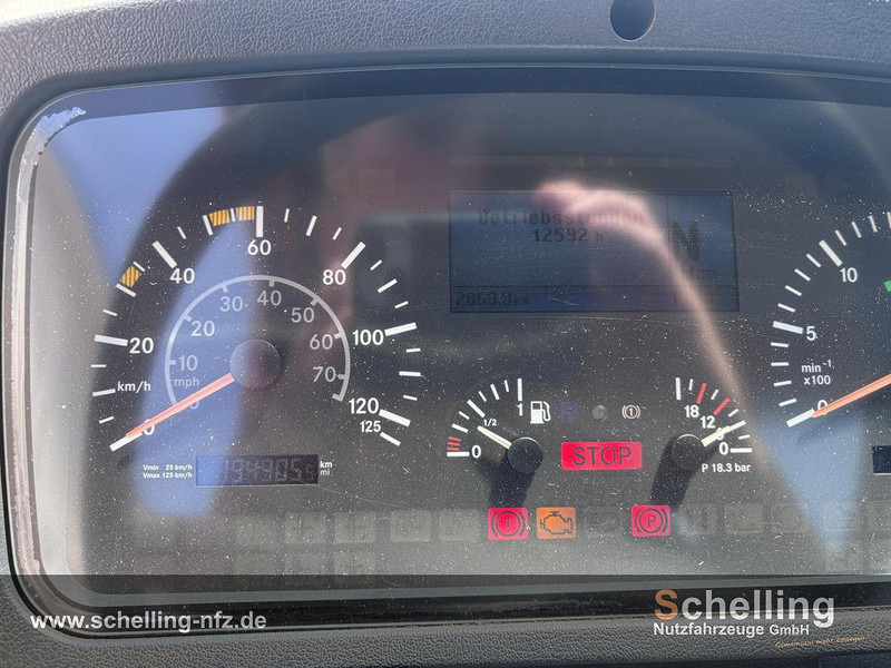 Truck Mercedes-Benz U500: picture 10