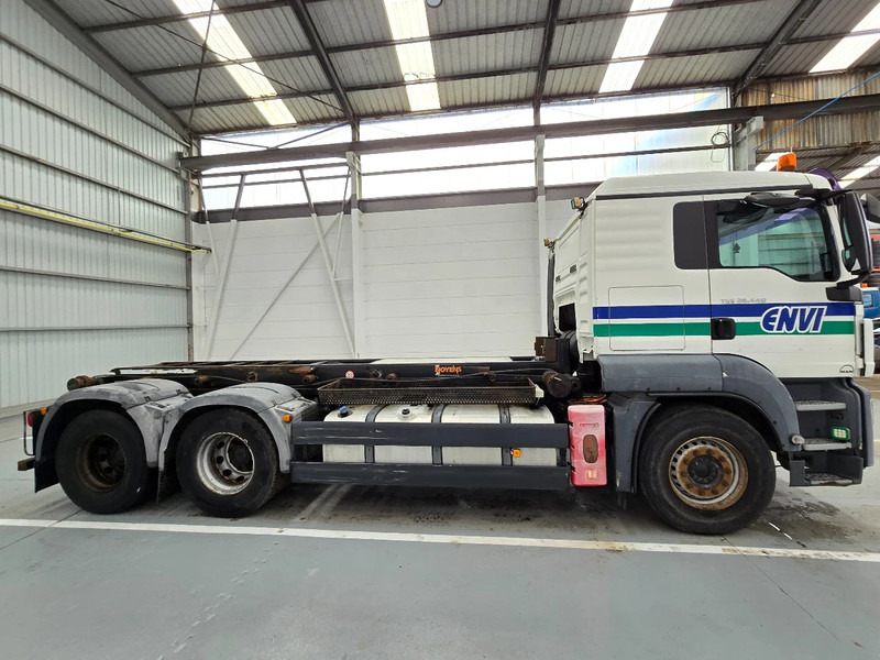 MAN TGS 28.440 6x2 / EURO 5 / AIRCO / LIFTAS / 10 roues - 10 tyres - Cab chassis truck: picture 4 MAN TGS 28.440 6x2 / EURO 5 / AIRCO / LIFTAS / 10 roues - 10 tyres - Cab chassis truck: picture 4