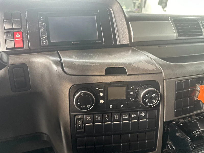 Tractor unit MAN TGX 18.440 XLX/ 8 Pieces-Stuck / Euro 5: picture 17 Tractor unit MAN TGX 18.440 XLX/ 8 Pieces-Stuck / Euro 5: picture 17