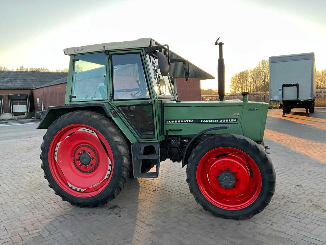 1982 FENDT ALL-WHEEL DRIVE FARM TRACTOR - Farm tractor: picture 4 1982 FENDT ALL-WHEEL DRIVE FARM TRACTOR - Farm tractor: picture 4
