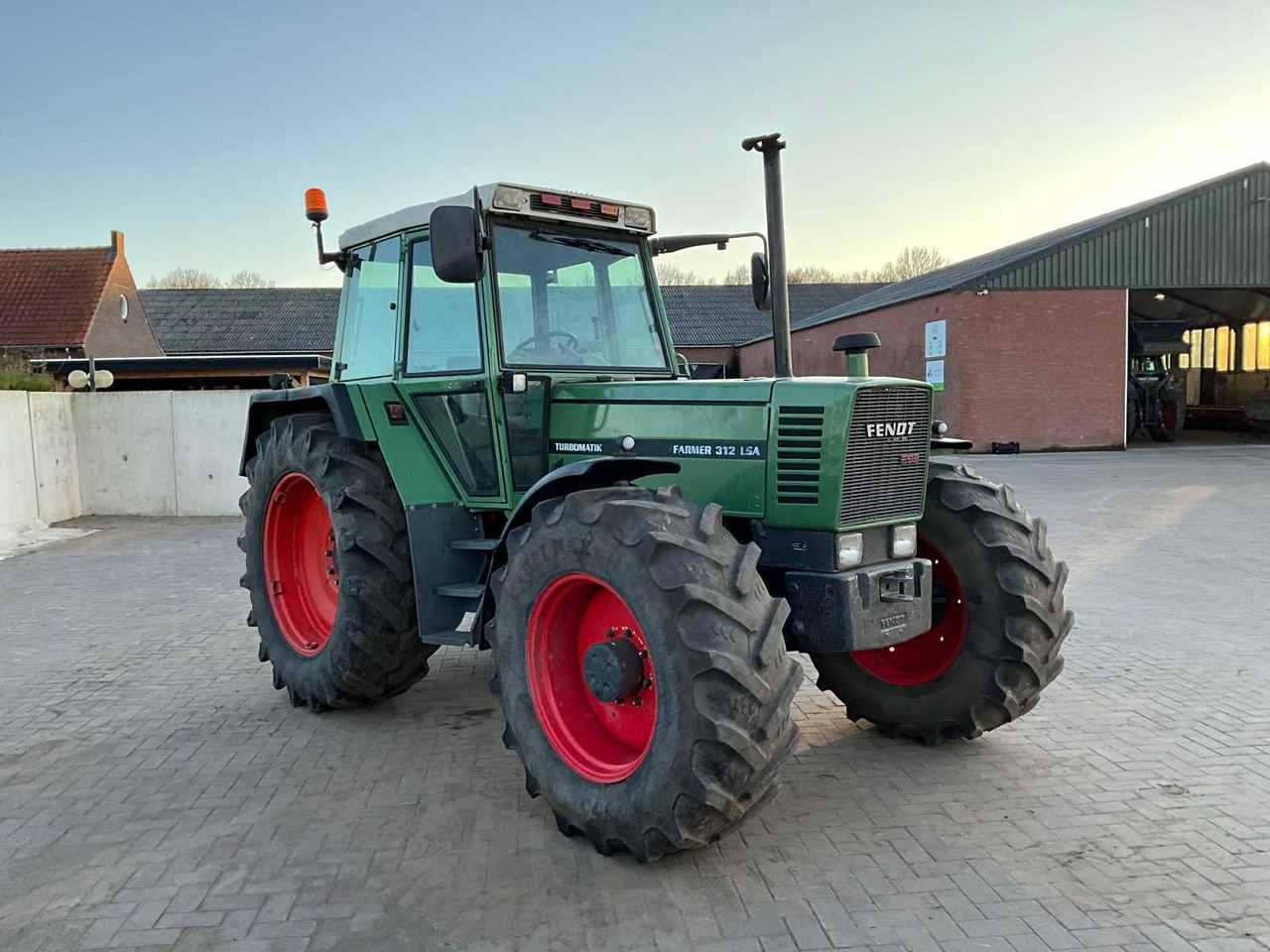 1982 FENDT FARMER 312 LSA ALL-WHEEL DRIVE FARM TRACTOR - Farm tractor: picture 3 1982 FENDT FARMER 312 LSA ALL-WHEEL DRIVE FARM TRACTOR - Farm tractor: picture 3