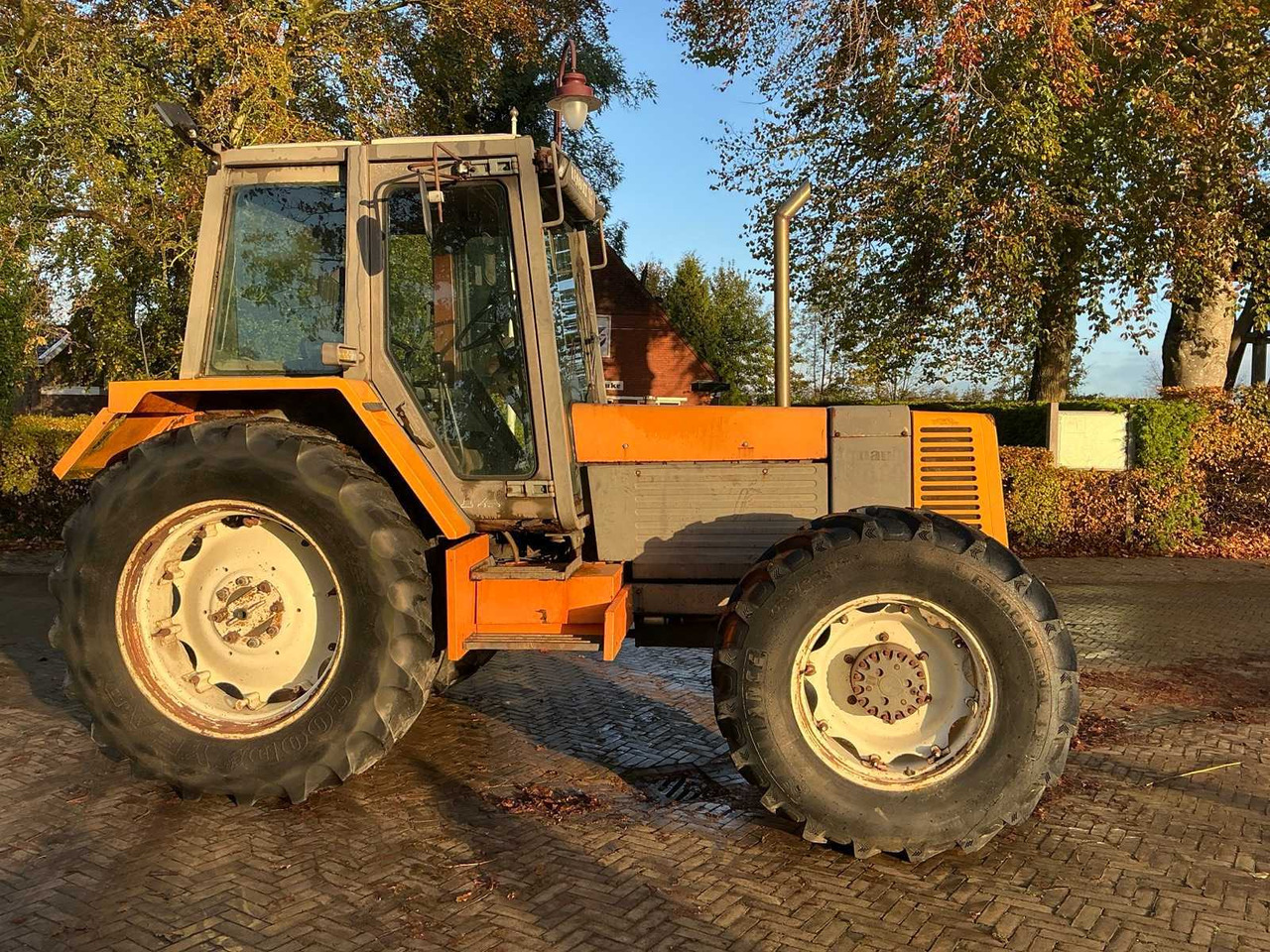 1987 RENAULT 133.14 ALL-WHEEL DRIVE FARM TRACTOR - Farm tractor: picture 4 1987 RENAULT 133.14 ALL-WHEEL DRIVE FARM TRACTOR - Farm tractor: picture 4