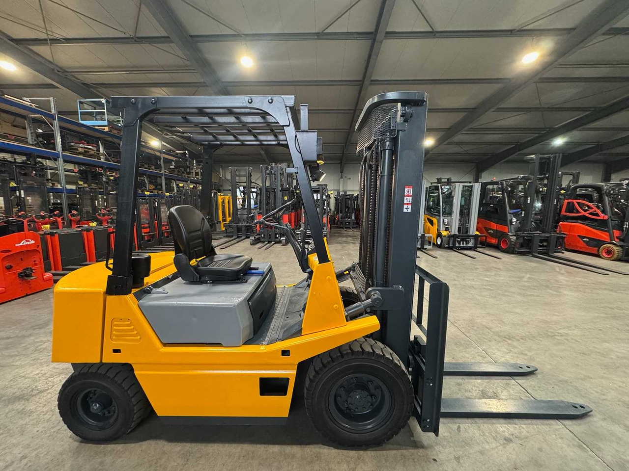 1990 UVV 11/2026 TCM FD25Z2S 2,500KG DIESEL FORKLIFT 2,883 HOURS ISUZU ENGINE - Forklift: picture 5 1990 UVV 11/2026 TCM FD25Z2S 2,500KG DIESEL FORKLIFT 2,883 HOURS ISUZU ENGINE - Forklift: picture 5