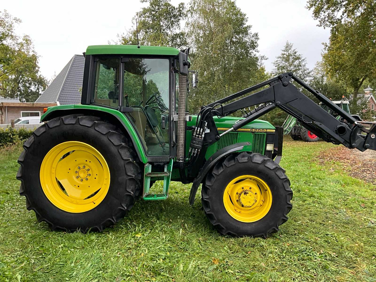 1992 JOHN DEERE 6200 FOUR-WHEEL DRIVE FARM TRACTOR WITH FRONT LOADER - Farm tractor: picture 5 1992 JOHN DEERE 6200 FOUR-WHEEL DRIVE FARM TRACTOR WITH FRONT LOADER - Farm tractor: picture 5