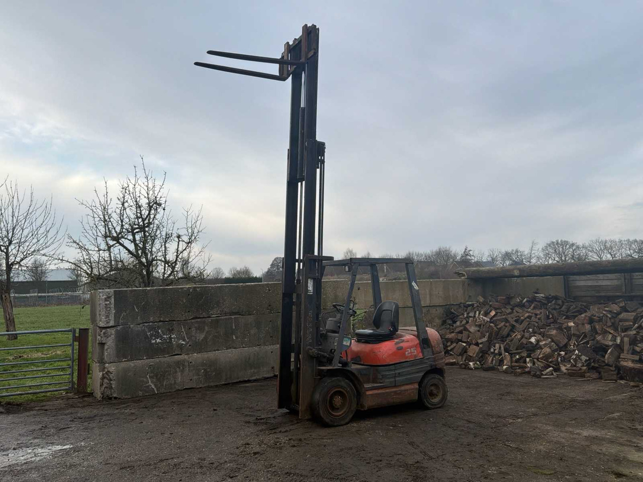 1995 TOYOTA O2 6FDF 25 FORKLIFT - Forklift: picture 2 1995 TOYOTA O2 6FDF 25 FORKLIFT - Forklift: picture 2
