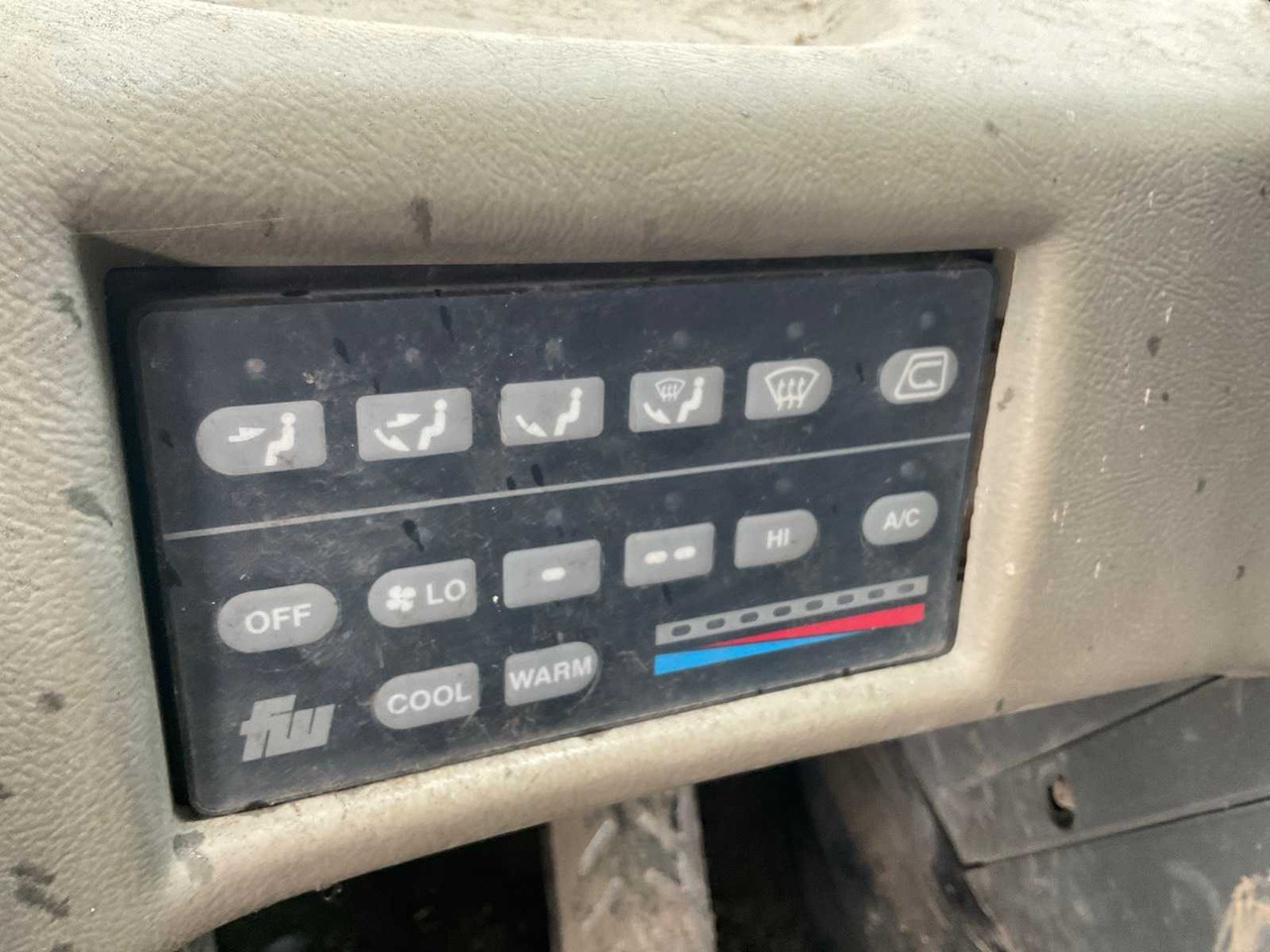 Wheel loader 1996 KOMATSU WH320-3H WHEEL LOADER: picture 17 Wheel loader 1996 KOMATSU WH320-3H WHEEL LOADER: picture 17