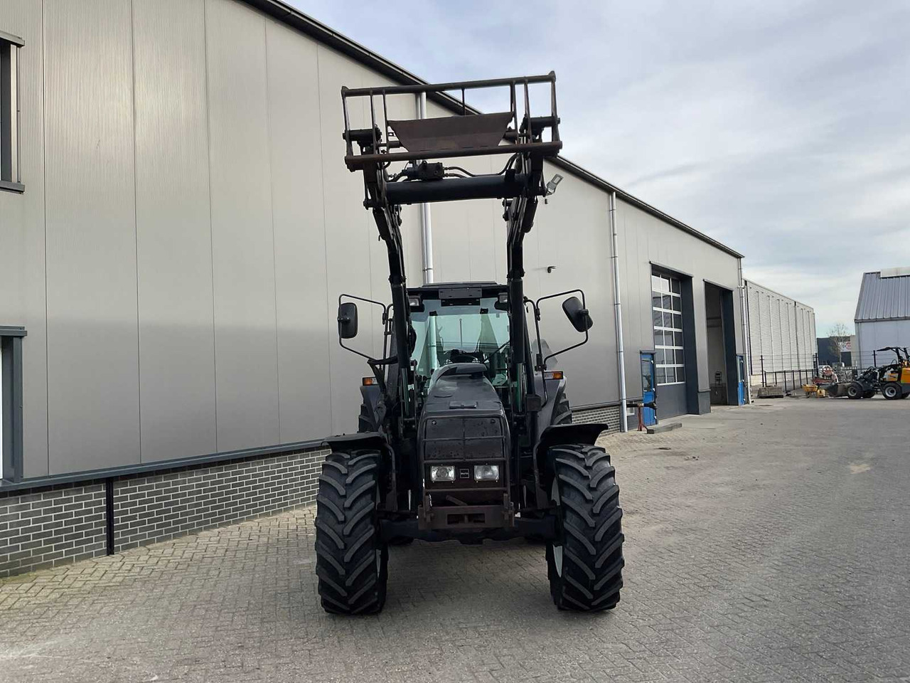 1999 VALTRA 6400 ALL-WHEEL DRIVE AGRICULTURAL TRACTOR - Farm tractor: picture 3 1999 VALTRA 6400 ALL-WHEEL DRIVE AGRICULTURAL TRACTOR - Farm tractor: picture 3