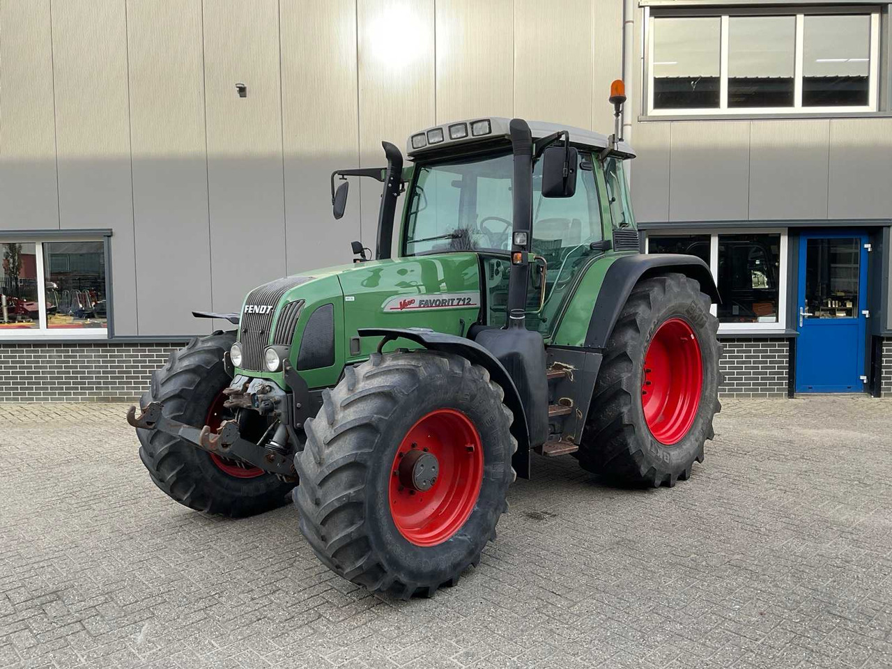 2000 FENDT VARIO 712 ALL-WHEEL DRIVE FARM TRACTOR - Farm tractor: picture 1 2000 FENDT VARIO 712 ALL-WHEEL DRIVE FARM TRACTOR - Farm tractor: picture 1