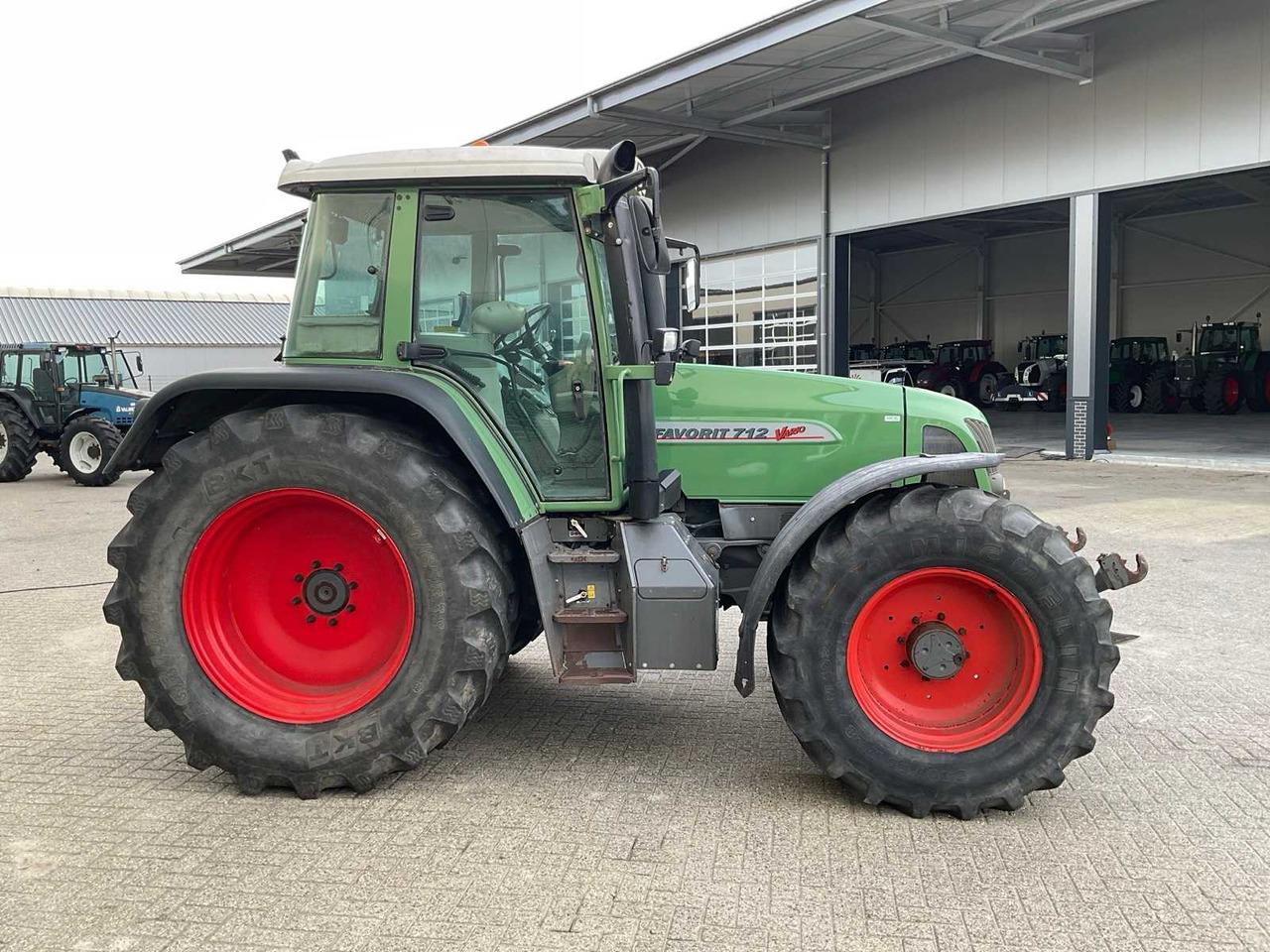 2000 FENDT VARIO 712 ALL-WHEEL DRIVE FARM TRACTOR - Farm tractor: picture 5 2000 FENDT VARIO 712 ALL-WHEEL DRIVE FARM TRACTOR - Farm tractor: picture 5