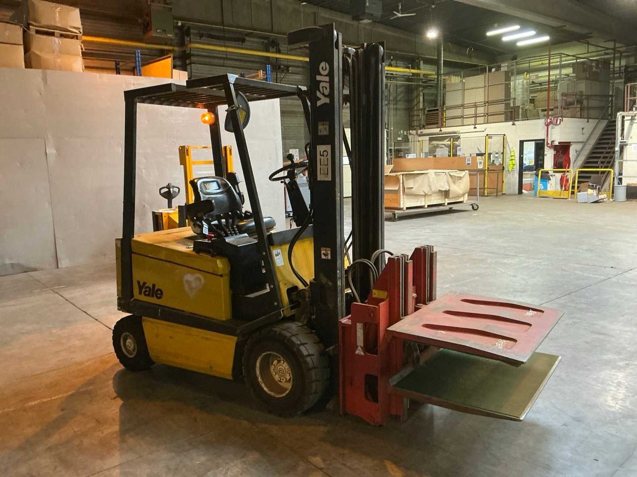 2001 YALE ERP25ALFV2395 FORKLIFT - Forklift: picture 4 2001 YALE ERP25ALFV2395 FORKLIFT - Forklift: picture 4