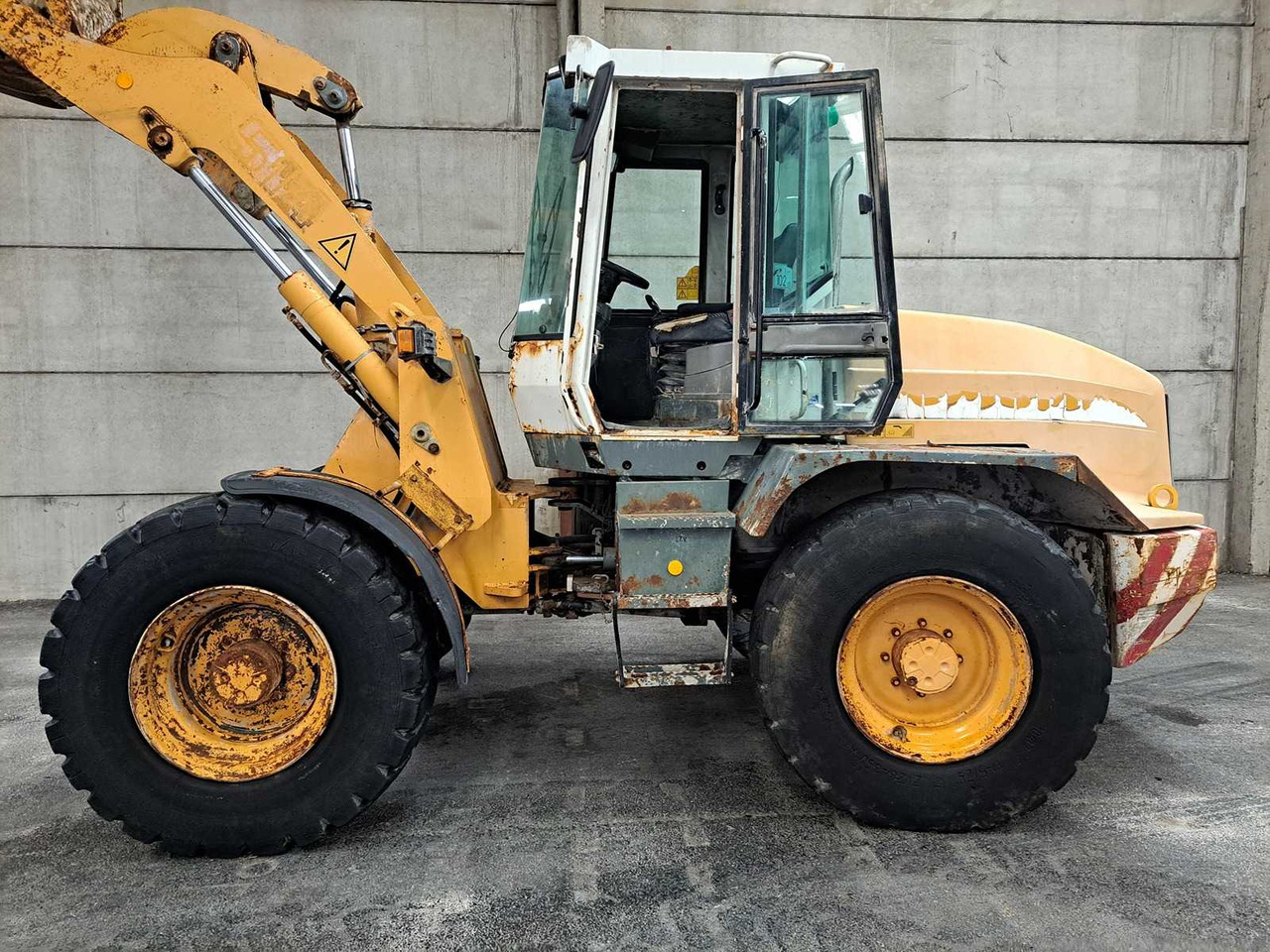 2002 LIEBHERR L514 SHOVEL - Wheel loader: picture 5 2002 LIEBHERR L514 SHOVEL - Wheel loader: picture 5