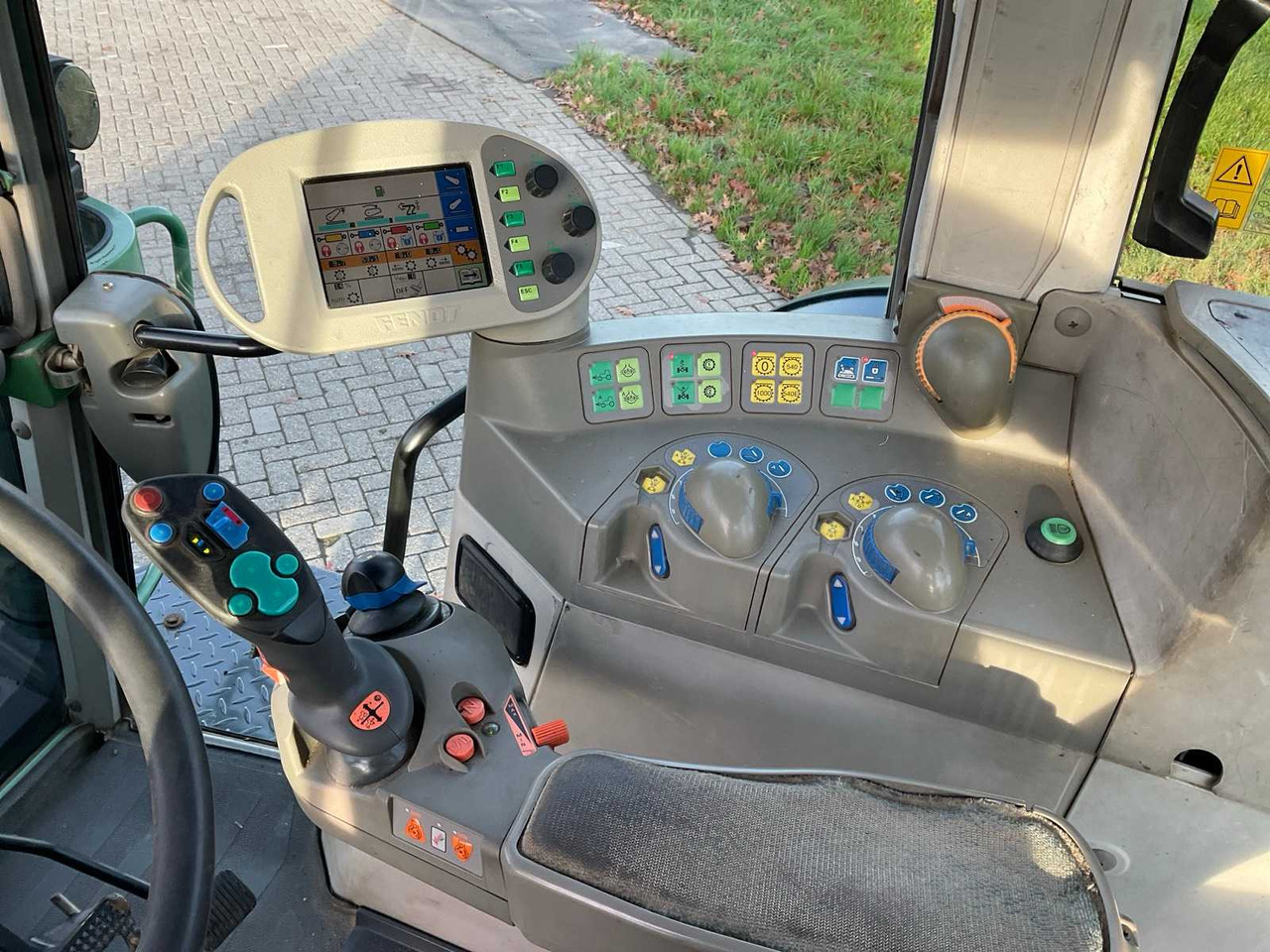 Farm tractor 2004 FENDT 916 VARIO TMS ALL-WHEEL DRIVE AGRICULTURAL TRACTOR: picture 35 Farm tractor 2004 FENDT 916 VARIO TMS ALL-WHEEL DRIVE AGRICULTURAL TRACTOR: picture 35