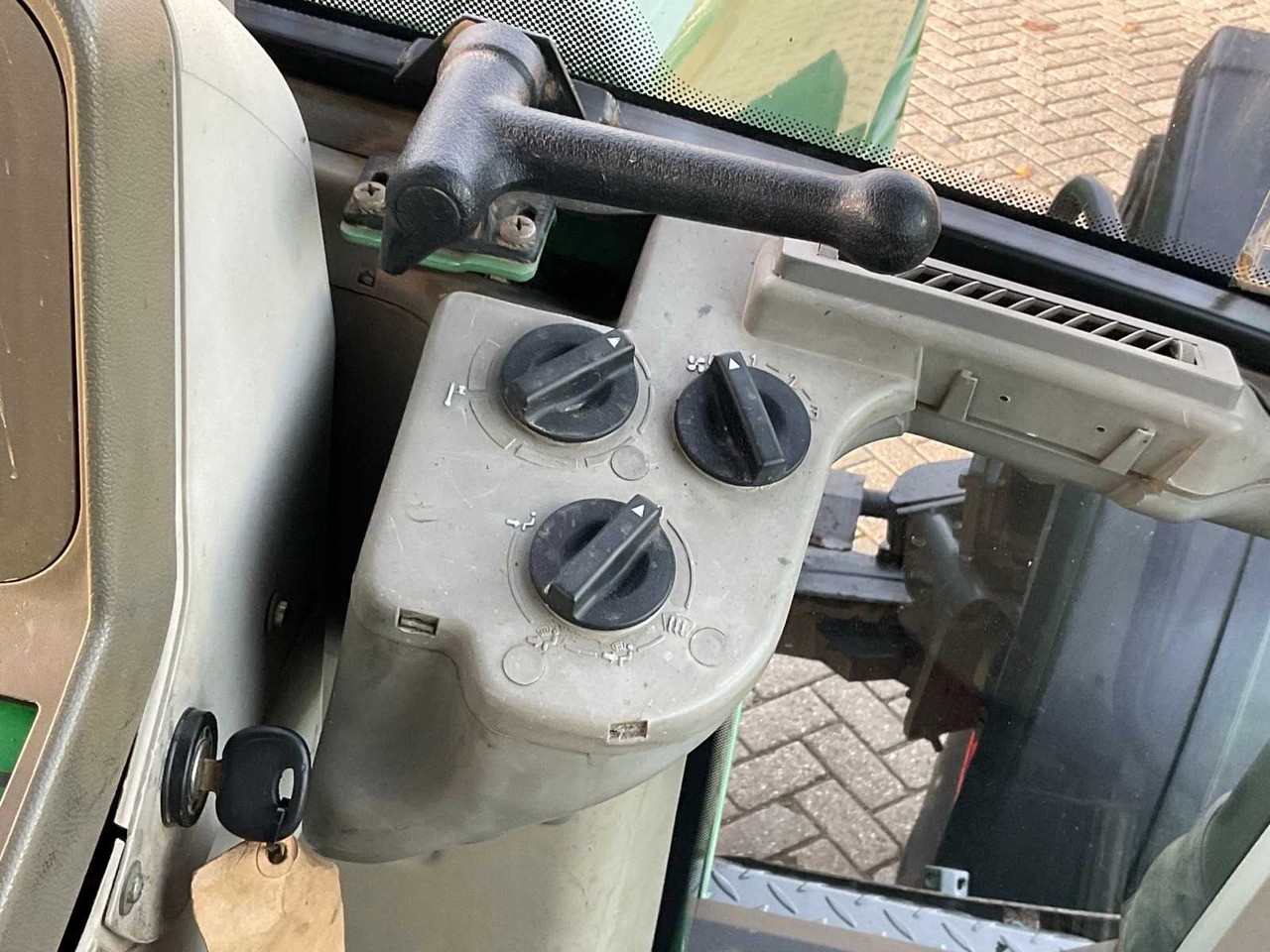 Farm tractor 2004 FENDT 916 VARIO TMS ALL-WHEEL DRIVE AGRICULTURAL TRACTOR: picture 41 Farm tractor 2004 FENDT 916 VARIO TMS ALL-WHEEL DRIVE AGRICULTURAL TRACTOR: picture 41