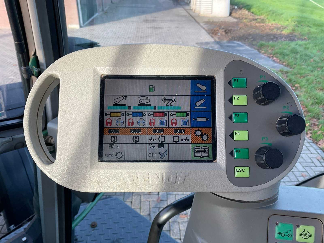 Farm tractor 2004 FENDT 916 VARIO TMS ALL-WHEEL DRIVE AGRICULTURAL TRACTOR: picture 37 Farm tractor 2004 FENDT 916 VARIO TMS ALL-WHEEL DRIVE AGRICULTURAL TRACTOR: picture 37