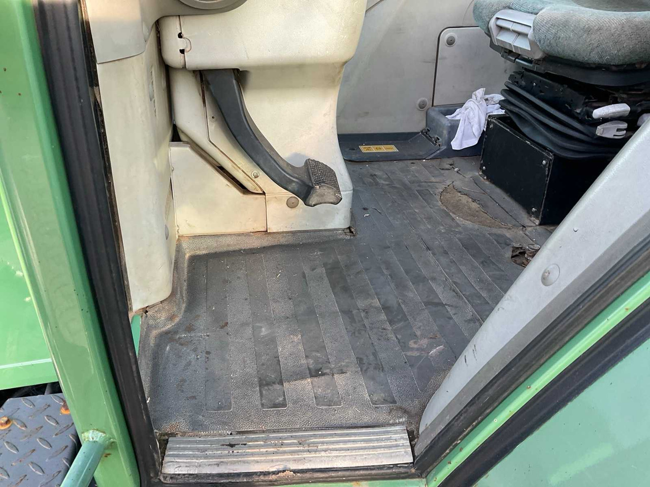 Farm tractor 2004 FENDT 916 VARIO TMS ALL-WHEEL DRIVE AGRICULTURAL TRACTOR: picture 31 Farm tractor 2004 FENDT 916 VARIO TMS ALL-WHEEL DRIVE AGRICULTURAL TRACTOR: picture 31