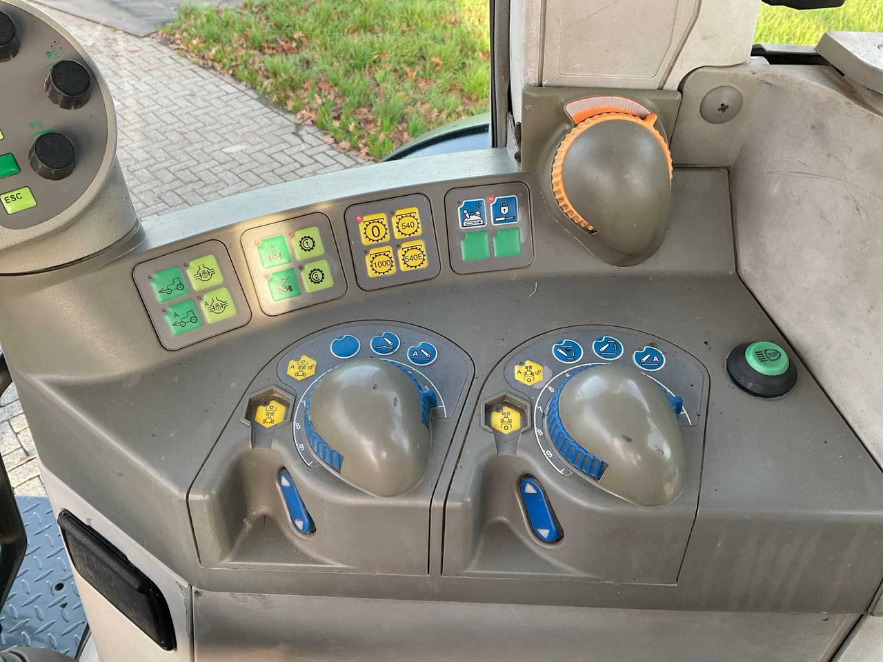 Farm tractor 2004 FENDT 916 VARIO TMS ALL-WHEEL DRIVE AGRICULTURAL TRACTOR: picture 39 Farm tractor 2004 FENDT 916 VARIO TMS ALL-WHEEL DRIVE AGRICULTURAL TRACTOR: picture 39