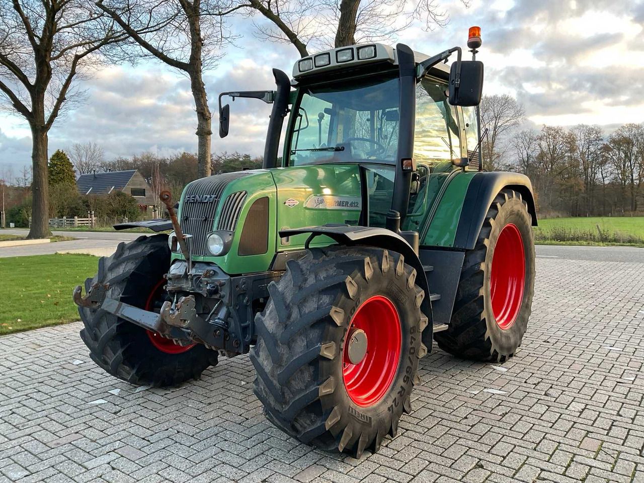 2005 FENDT FARMER 412 VARIO ALL-WHEEL DRIVE FARM TRACTOR - Farm tractor: picture 1 2005 FENDT FARMER 412 VARIO ALL-WHEEL DRIVE FARM TRACTOR - Farm tractor: picture 1