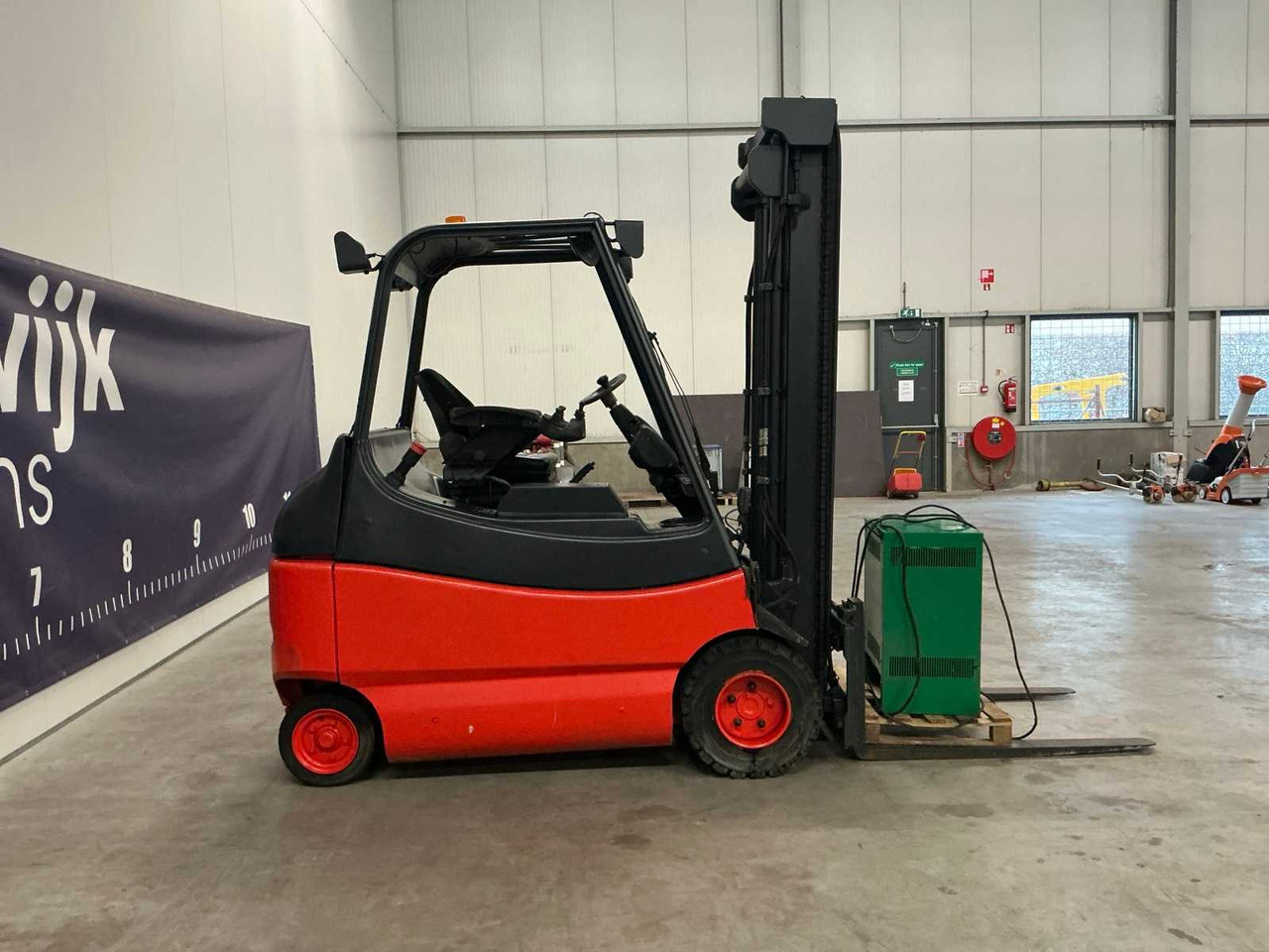 2007 LINDE E30 FORKLIFT - Forklift: picture 4 2007 LINDE E30 FORKLIFT - Forklift: picture 4