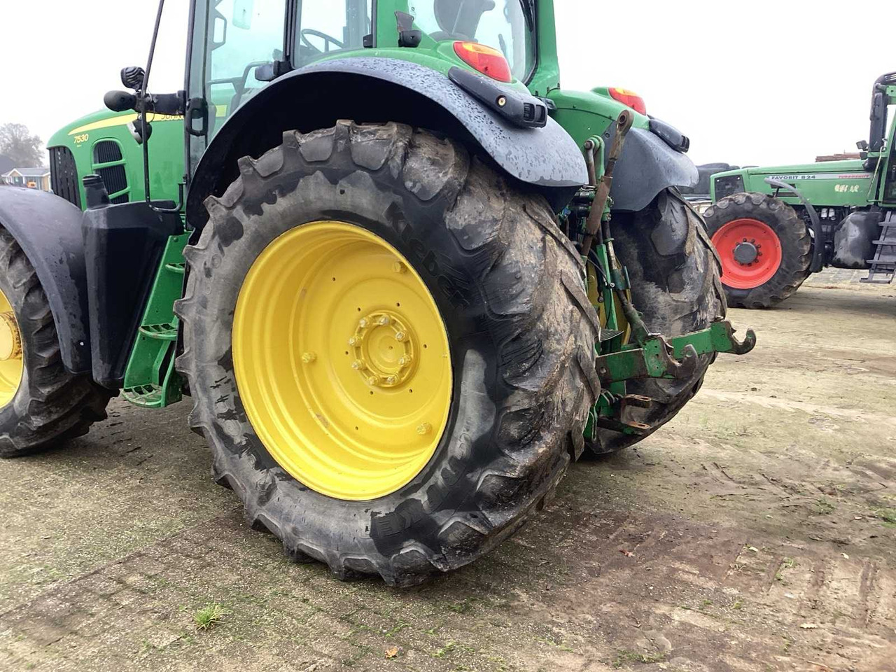 2008 JOHN DEERE 7530 PREMIUM FOUR WHEEL DRIVE FARM TRACTOR - Farm tractor: picture 5 2008 JOHN DEERE 7530 PREMIUM FOUR WHEEL DRIVE FARM TRACTOR - Farm tractor: picture 5