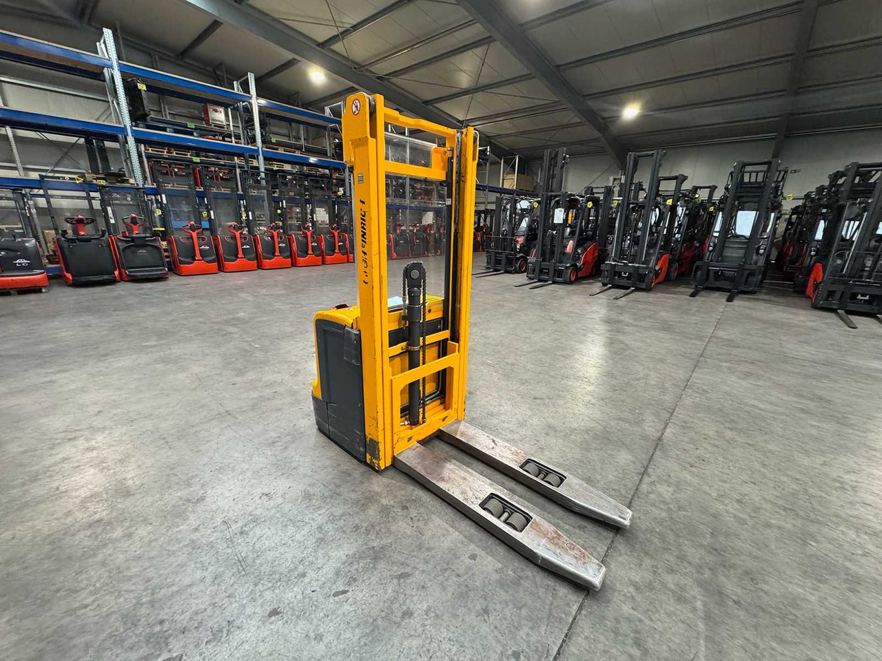 2011 SERVICE 09/2026 JUNGHEINRICH EJC220 2,000KG STACKER PALLET TRUCK ANT FREE LIFT - Forklift: picture 3 2011 SERVICE 09/2026 JUNGHEINRICH EJC220 2,000KG STACKER PALLET TRUCK ANT FREE LIFT - Forklift: picture 3