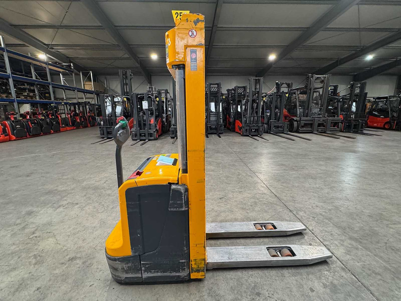 2012 JUNGHEINRICH EJC220 2,000KG STACKER PALLET TRUCK ANT FREE LIFT - Forklift: picture 3 2012 JUNGHEINRICH EJC220 2,000KG STACKER PALLET TRUCK ANT FREE LIFT - Forklift: picture 3