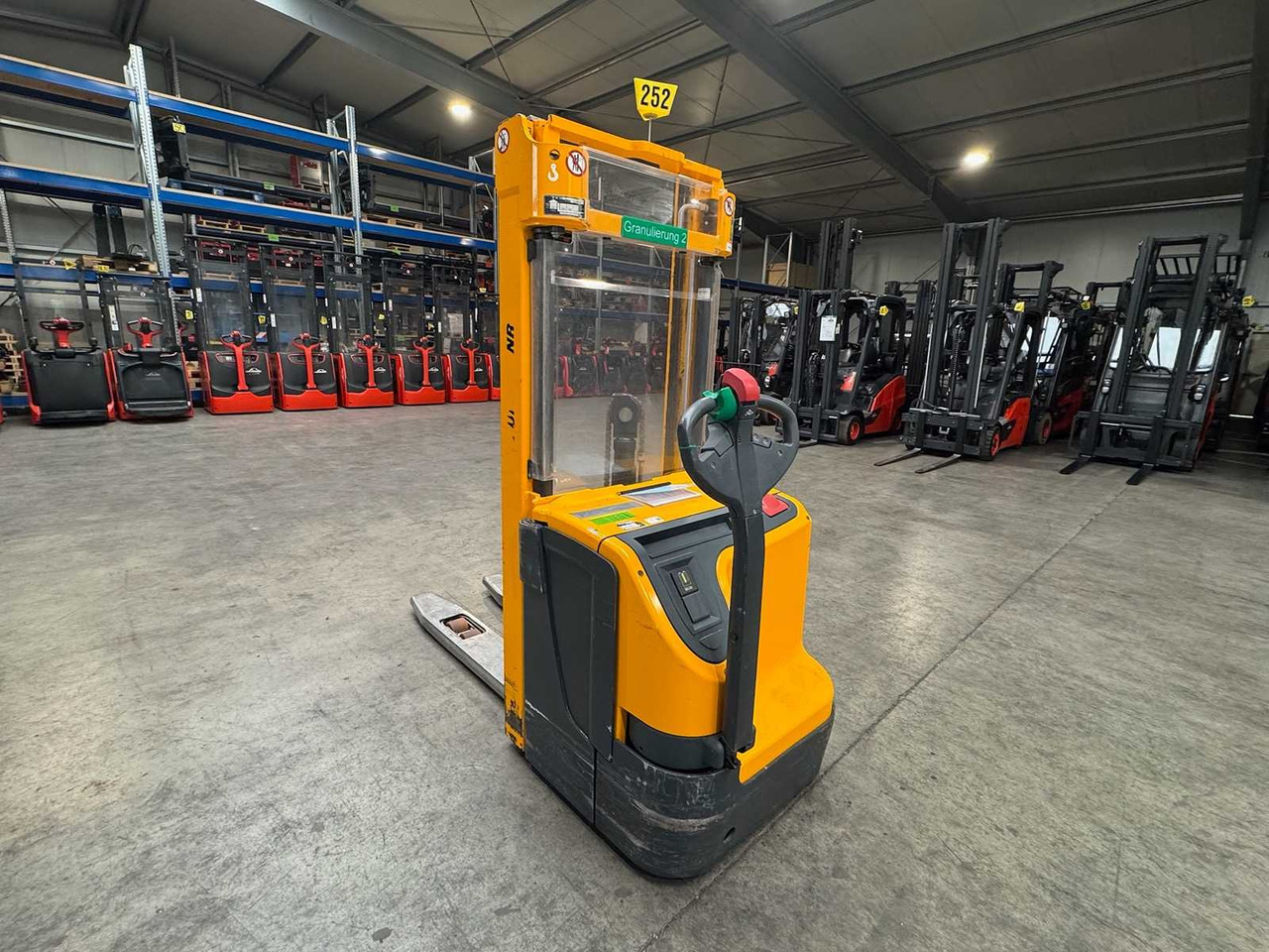 2012 JUNGHEINRICH EJC220 2,000KG STACKER PALLET TRUCK ANT FREE LIFT - Forklift: picture 5 2012 JUNGHEINRICH EJC220 2,000KG STACKER PALLET TRUCK ANT FREE LIFT - Forklift: picture 5