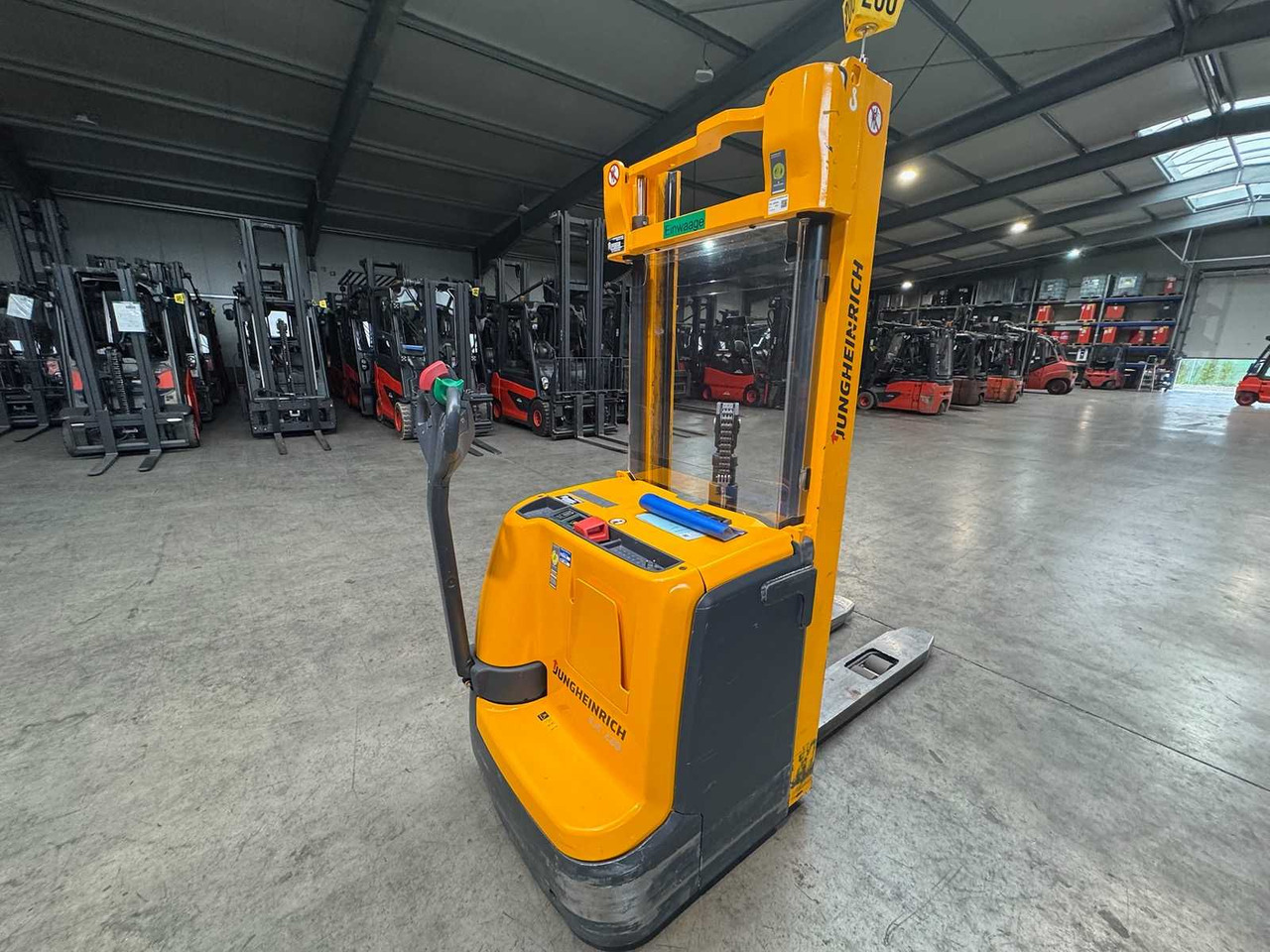 2013 JUNGHEINRICH EJC220 2,000KG STACKER PALLET TRUCK ANT FREE LIFT - Forklift: picture 3 2013 JUNGHEINRICH EJC220 2,000KG STACKER PALLET TRUCK ANT FREE LIFT - Forklift: picture 3