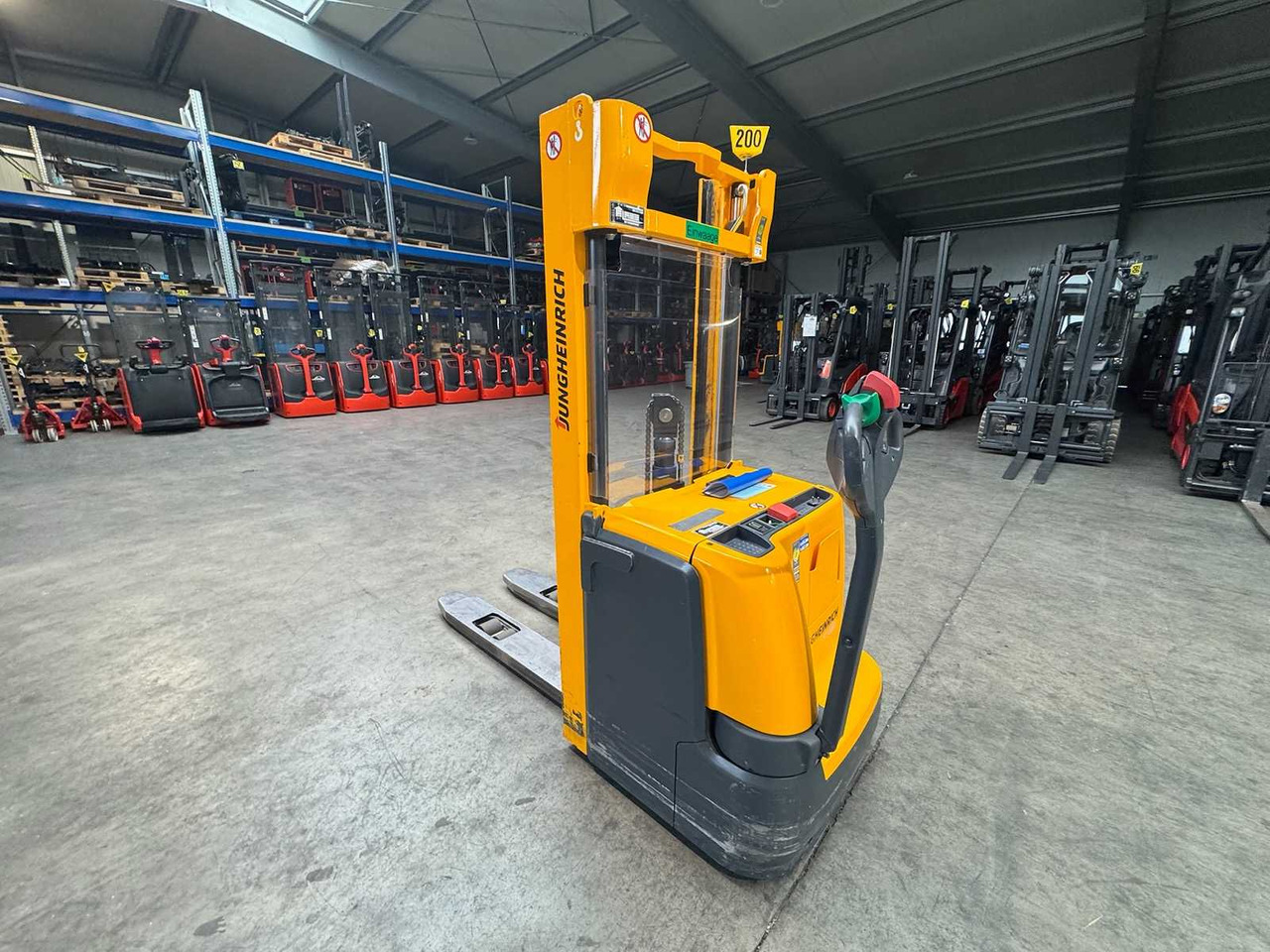 2013 JUNGHEINRICH EJC220 2,000KG STACKER PALLET TRUCK ANT FREE LIFT - Forklift: picture 4 2013 JUNGHEINRICH EJC220 2,000KG STACKER PALLET TRUCK ANT FREE LIFT - Forklift: picture 4