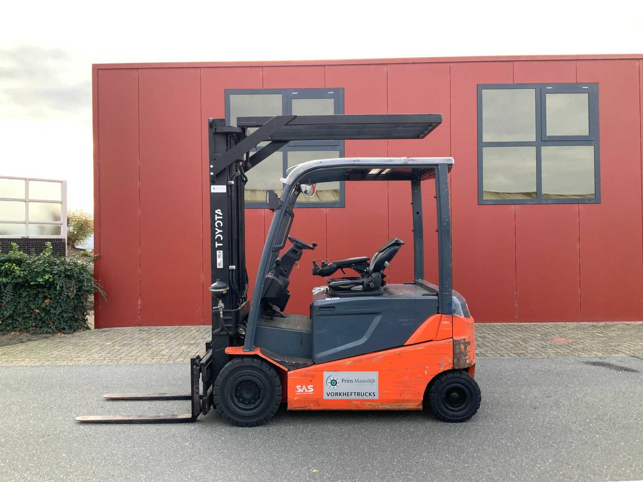 2013 TOYOTA 8FBMT25 FORKLIFT - Forklift: picture 1 2013 TOYOTA 8FBMT25 FORKLIFT - Forklift: picture 1