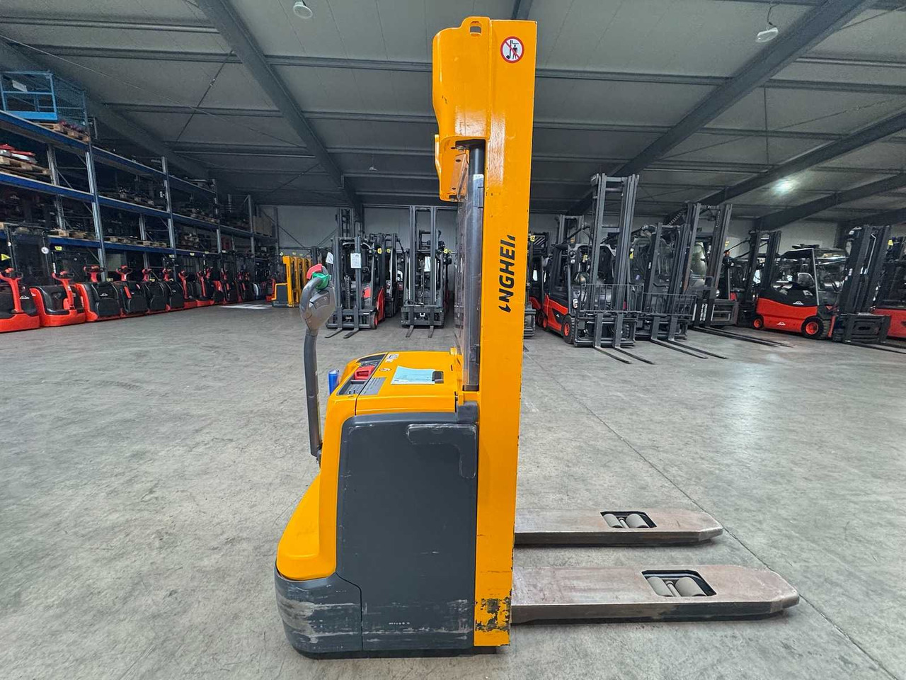 2015 JUNGHEINRICH EJC220 2,000KG STACKER PALLET TRUCK ANT FREE LIFT - Forklift: picture 3 2015 JUNGHEINRICH EJC220 2,000KG STACKER PALLET TRUCK ANT FREE LIFT - Forklift: picture 3