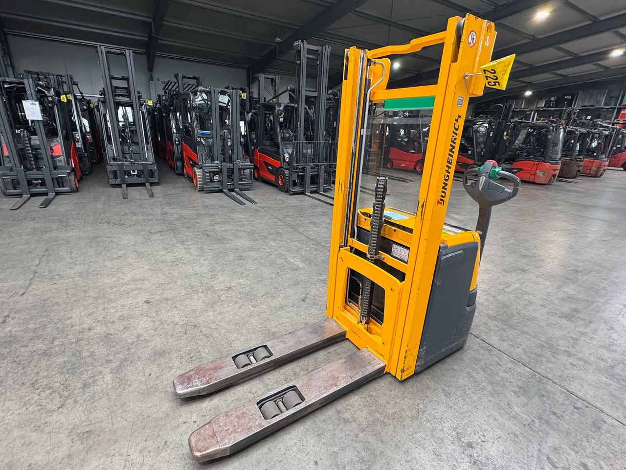 2015 SERVICE+UVV 10/2026 JUNGHEINRICH EJC220 2,000KG STACKER PALLET TRUCK ANT FREE LIFT 4,020 HOURS - Forklift: picture 4 2015 SERVICE+UVV 10/2026 JUNGHEINRICH EJC220 2,000KG STACKER PALLET TRUCK ANT FREE LIFT 4,020 HOURS - Forklift: picture 4