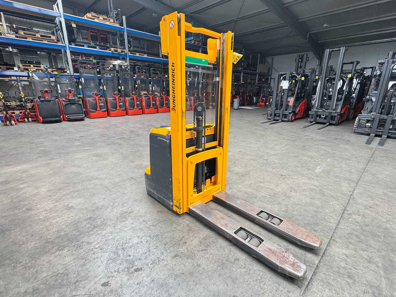 2015 SERVICE+UVV 10/2026 JUNGHEINRICH EJC220 2,000KG STACKER PALLET TRUCK ANT FREE LIFT 4,020 HOURS - Forklift: picture 5 2015 SERVICE+UVV 10/2026 JUNGHEINRICH EJC220 2,000KG STACKER PALLET TRUCK ANT FREE LIFT 4,020 HOURS - Forklift: picture 5