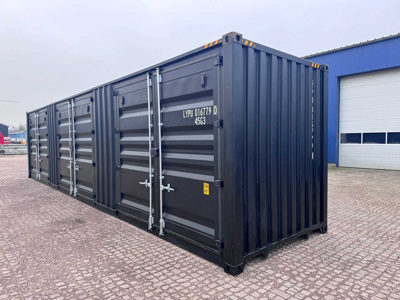 40ft HQ High Cube shipping container with 3 side doors - Shipping container: picture 3 40ft HQ High Cube shipping container with 3 side doors - Shipping container: picture 3