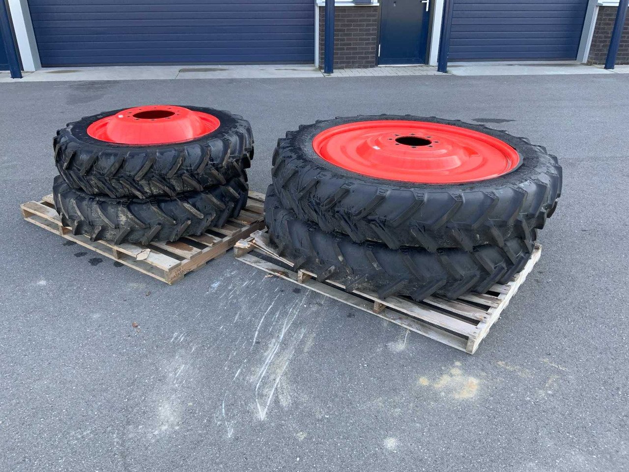 BKT Agri Max RT 955 - Wheels and tires for Farm tractor: picture 2 BKT Agri Max RT 955 - Wheels and tires for Farm tractor: picture 2
