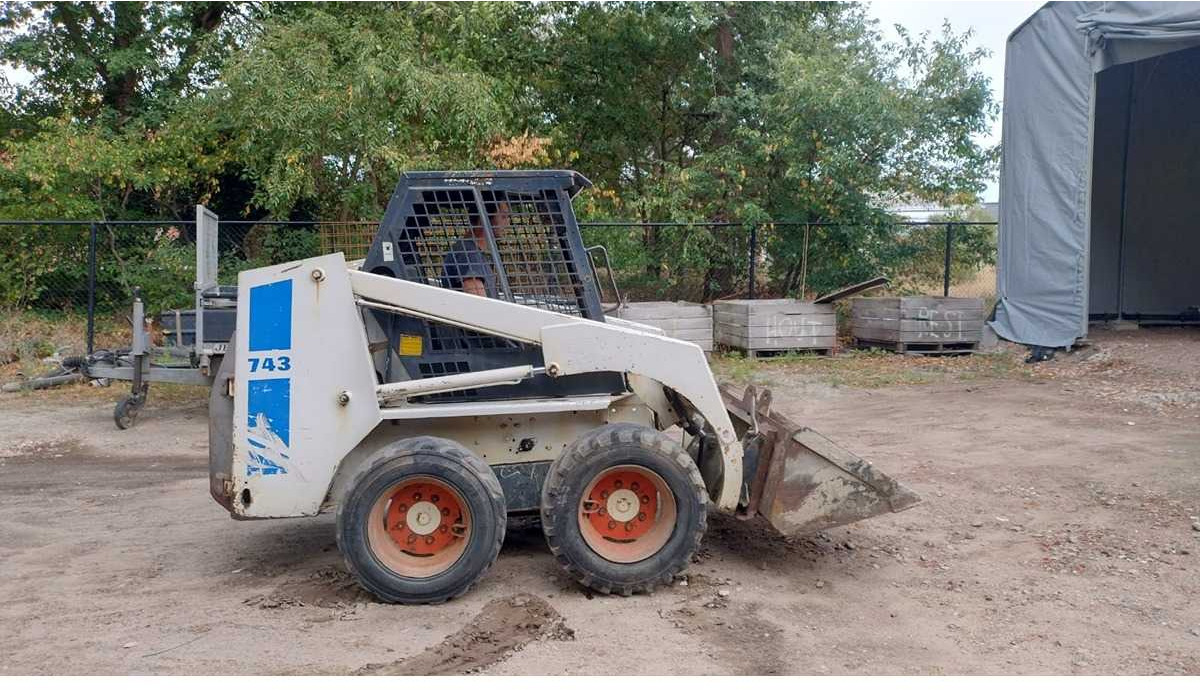 BOBCAT - 743 - SKID STEER LOADER - Bulldozer: picture 1 BOBCAT - 743 - SKID STEER LOADER - Bulldozer: picture 1