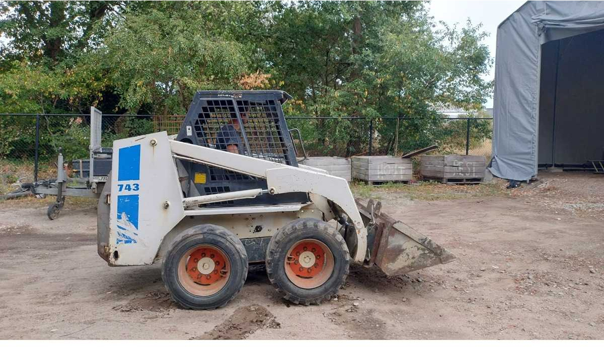 BOBCAT - 743 - SKID STEER LOADER - Bulldozer: picture 2 BOBCAT - 743 - SKID STEER LOADER - Bulldozer: picture 2