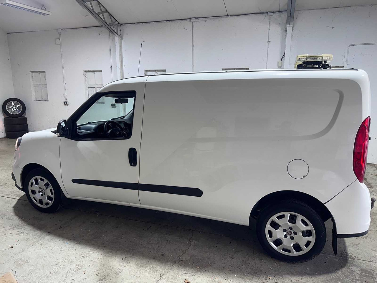 FIAT - DOBLÒ CARGO - 1.4 T-JET CNG L2H1SX - V-883-ZZ - Commercial vehicle: picture 2 FIAT - DOBLÒ CARGO - 1.4 T-JET CNG L2H1SX - V-883-ZZ - Commercial vehicle: picture 2