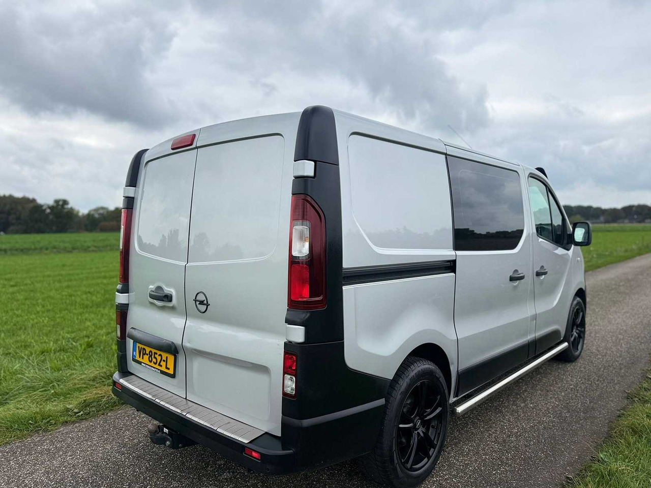 OPEL - VIVARO - 1.6 CDTI L1H1 ED. - VP-852-L - Commercial vehicle: picture 5 OPEL - VIVARO - 1.6 CDTI L1H1 ED. - VP-852-L - Commercial vehicle: picture 5