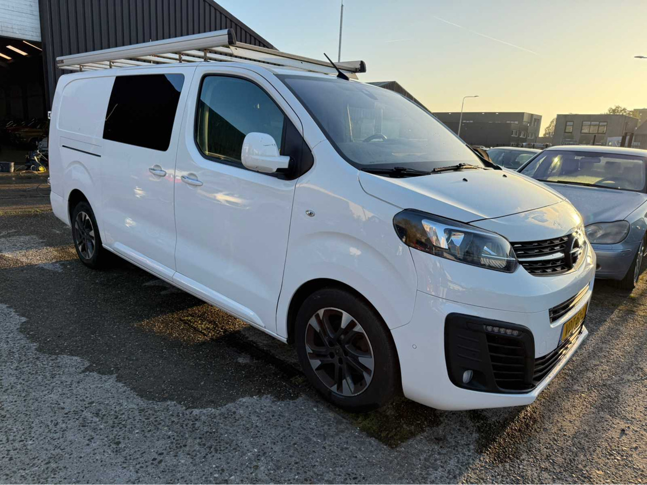 OPEL - VIVARO L3 - DOUBLE CAB - AUTOMATIC - 180 HP - COMMERCIAL VEHICLE 20 - Commercial vehicle: picture 3 OPEL - VIVARO L3 - DOUBLE CAB - AUTOMATIC - 180 HP - COMMERCIAL VEHICLE 20 - Commercial vehicle: picture 3