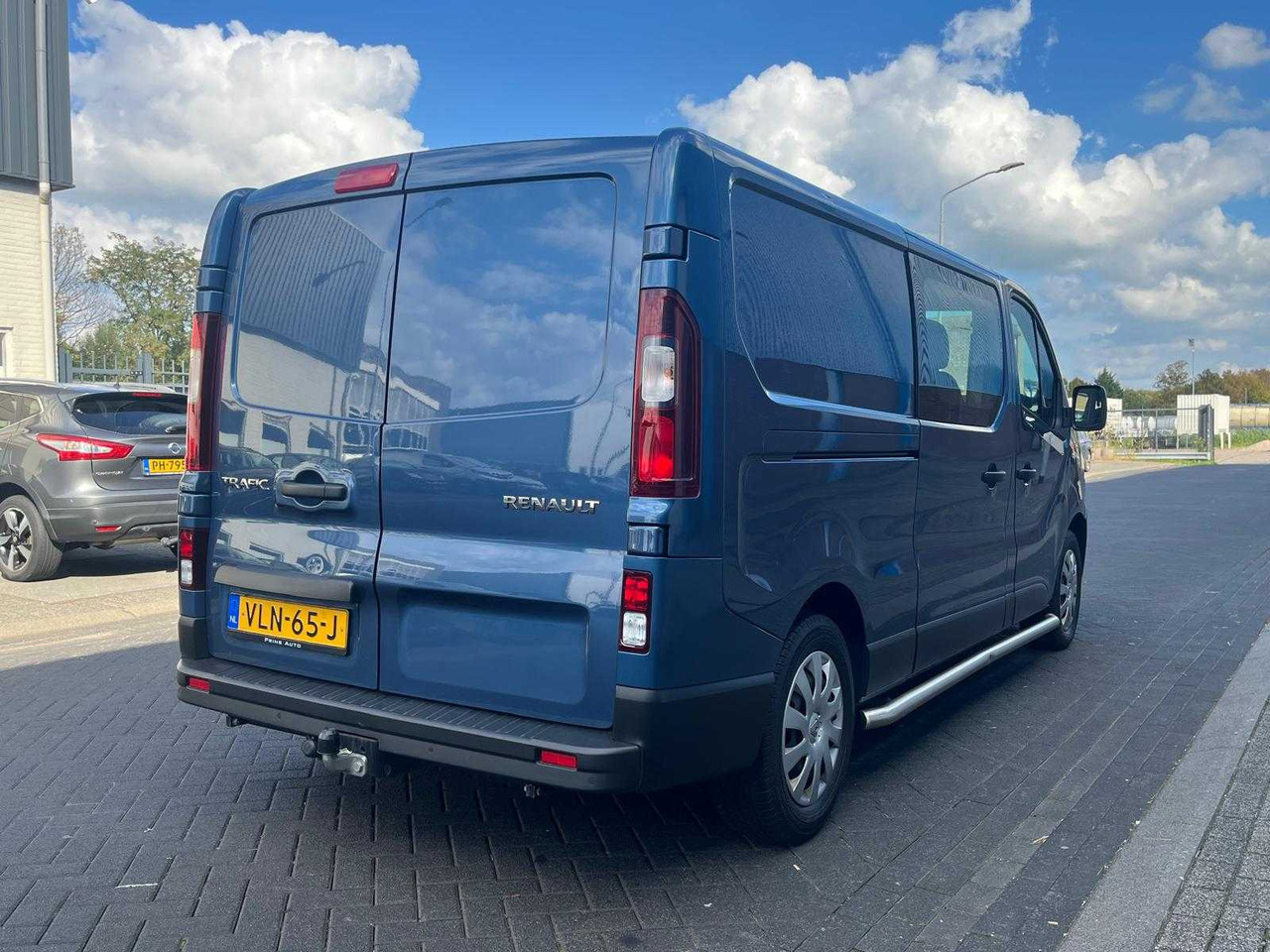 RENAULT TRAFIC 2.0 DCI 120 T29 L2H1 DOUBLE CABIN 6-PERS WORK EDITION | EURO 6 | VANS | VLN-65-J - Commercial vehicle: picture 5 RENAULT TRAFIC 2.0 DCI 120 T29 L2H1 DOUBLE CABIN 6-PERS WORK EDITION | EURO 6 | VANS | VLN-65-J - Commercial vehicle: picture 5