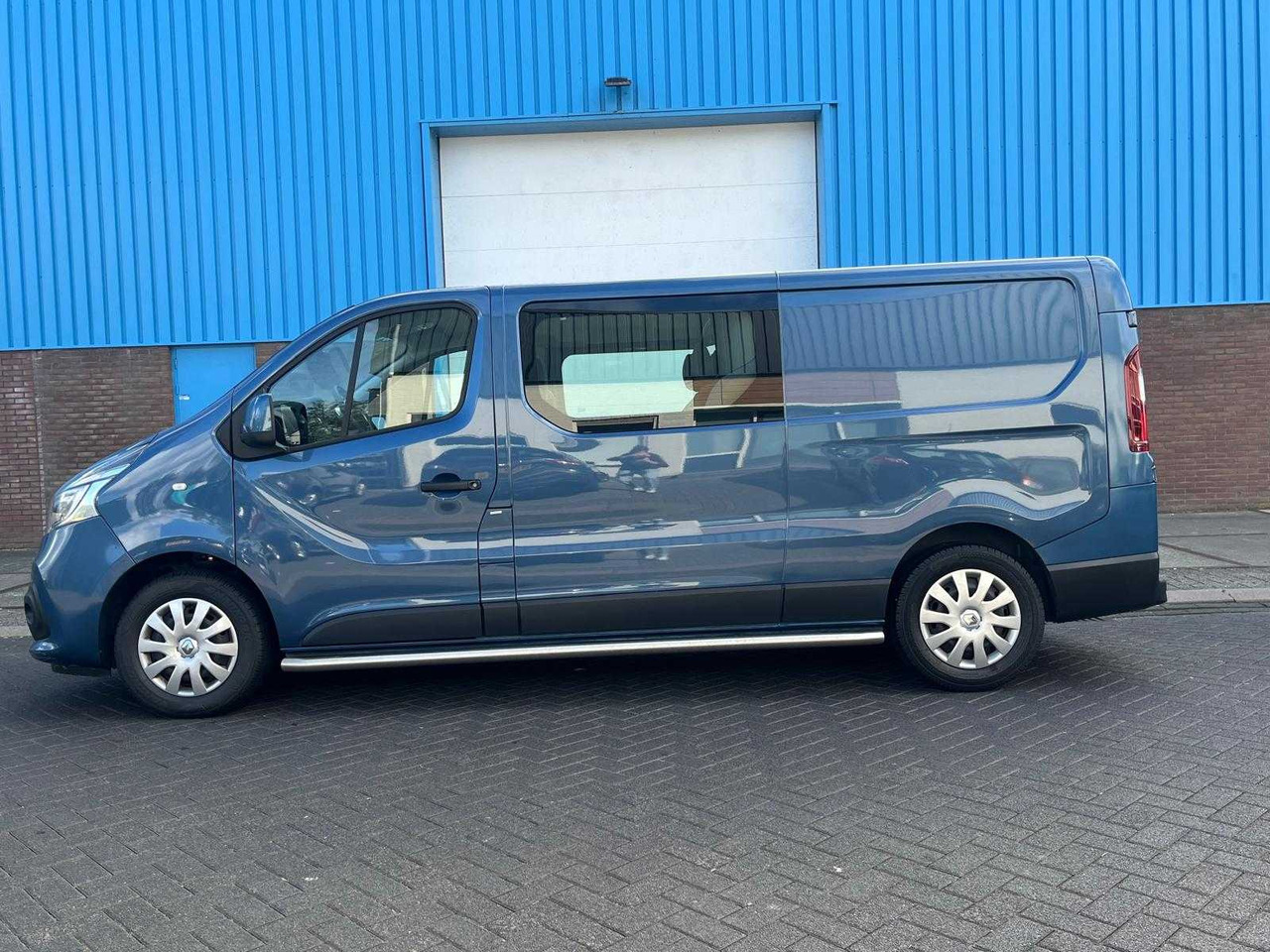 RENAULT TRAFIC 2.0 DCI 120 T29 L2H1 DOUBLE CABIN 6-PERS WORK EDITION | EURO 6 | VANS | VLN-65-J - Commercial vehicle: picture 3 RENAULT TRAFIC 2.0 DCI 120 T29 L2H1 DOUBLE CABIN 6-PERS WORK EDITION | EURO 6 | VANS | VLN-65-J - Commercial vehicle: picture 3