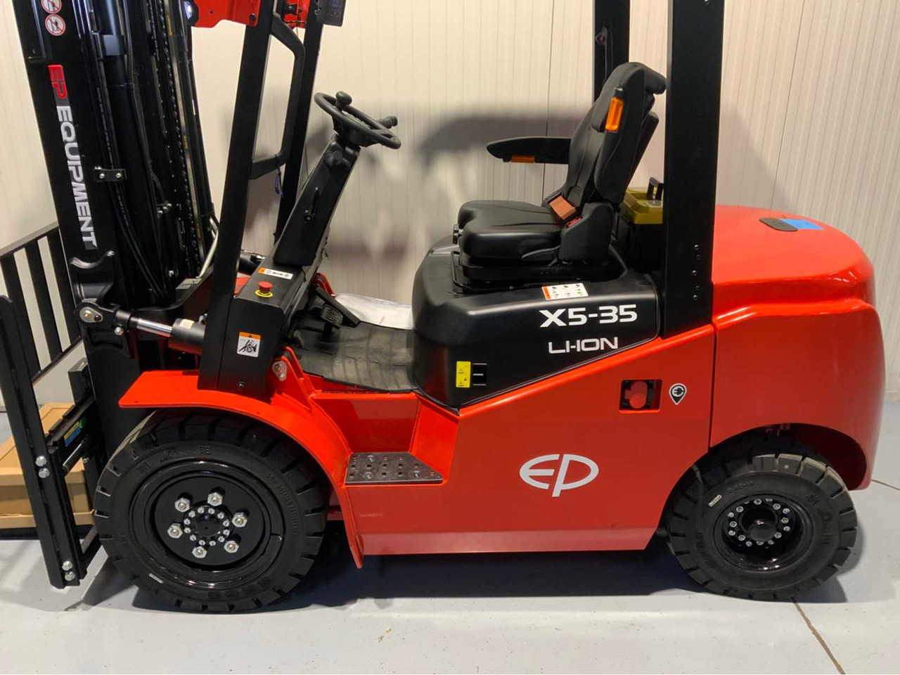 Forklift EP 3500KG LIFTING CAPACITY- 4.8 METER PLYWOOD, FREE-LIFT, SIDE-SHIFT FORKLIFT: picture 12 Forklift EP 3500KG LIFTING CAPACITY- 4.8 METER PLYWOOD, FREE-LIFT, SIDE-SHIFT FORKLIFT: picture 12