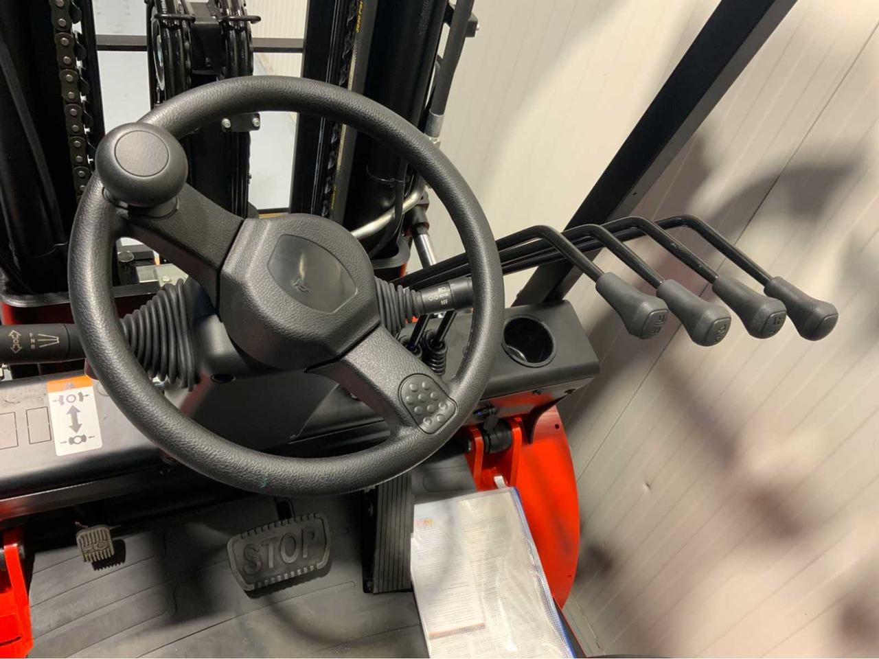 Forklift EP 3500KG LIFTING CAPACITY- 4.8 METER PLYWOOD, FREE-LIFT, SIDE-SHIFT FORKLIFT: picture 10 Forklift EP 3500KG LIFTING CAPACITY- 4.8 METER PLYWOOD, FREE-LIFT, SIDE-SHIFT FORKLIFT: picture 10