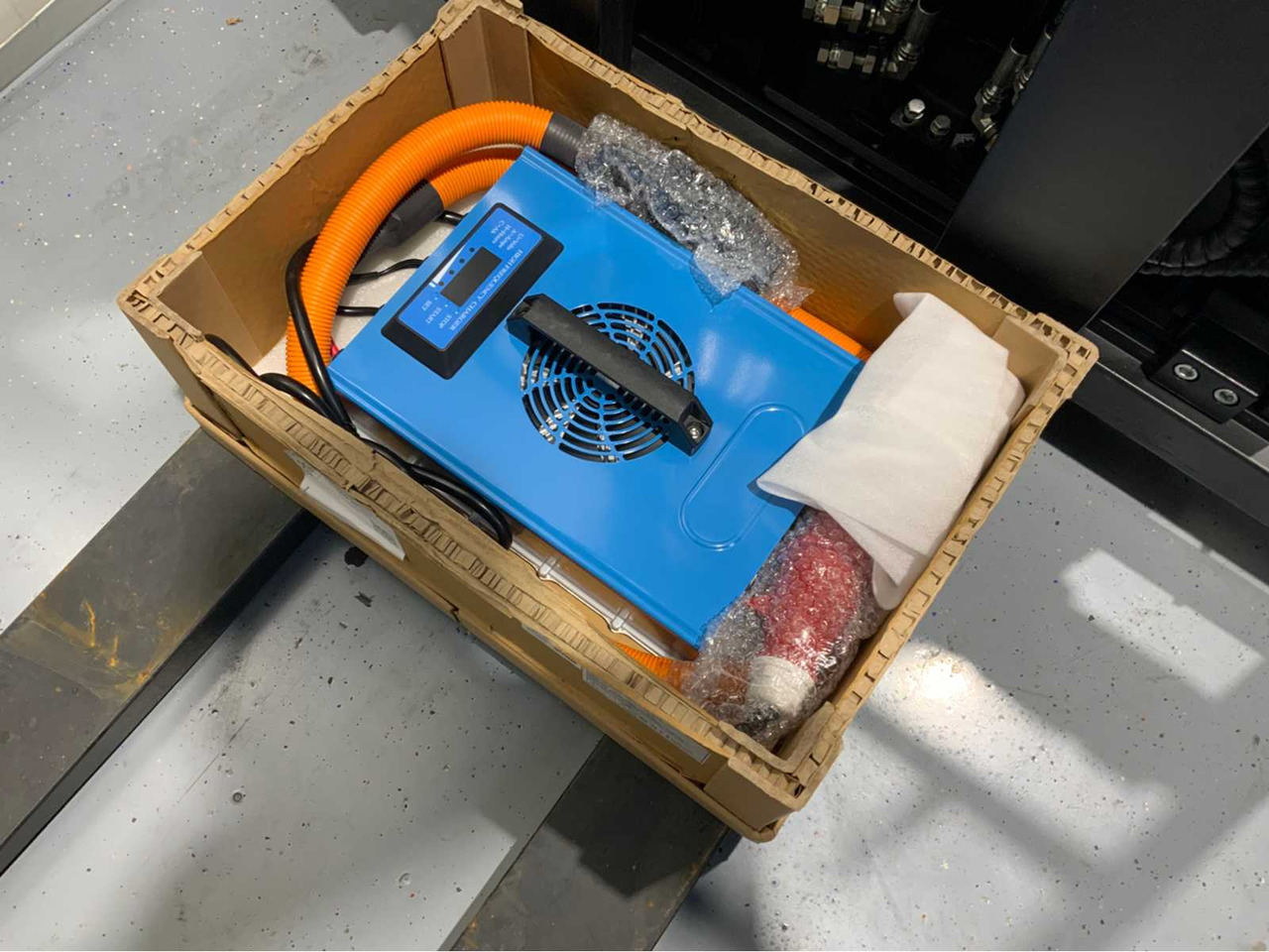 Forklift EP 3500KG LIFTING CAPACITY- 4.8 METER PLYWOOD, FREE-LIFT, SIDE-SHIFT FORKLIFT: picture 14 Forklift EP 3500KG LIFTING CAPACITY- 4.8 METER PLYWOOD, FREE-LIFT, SIDE-SHIFT FORKLIFT: picture 14