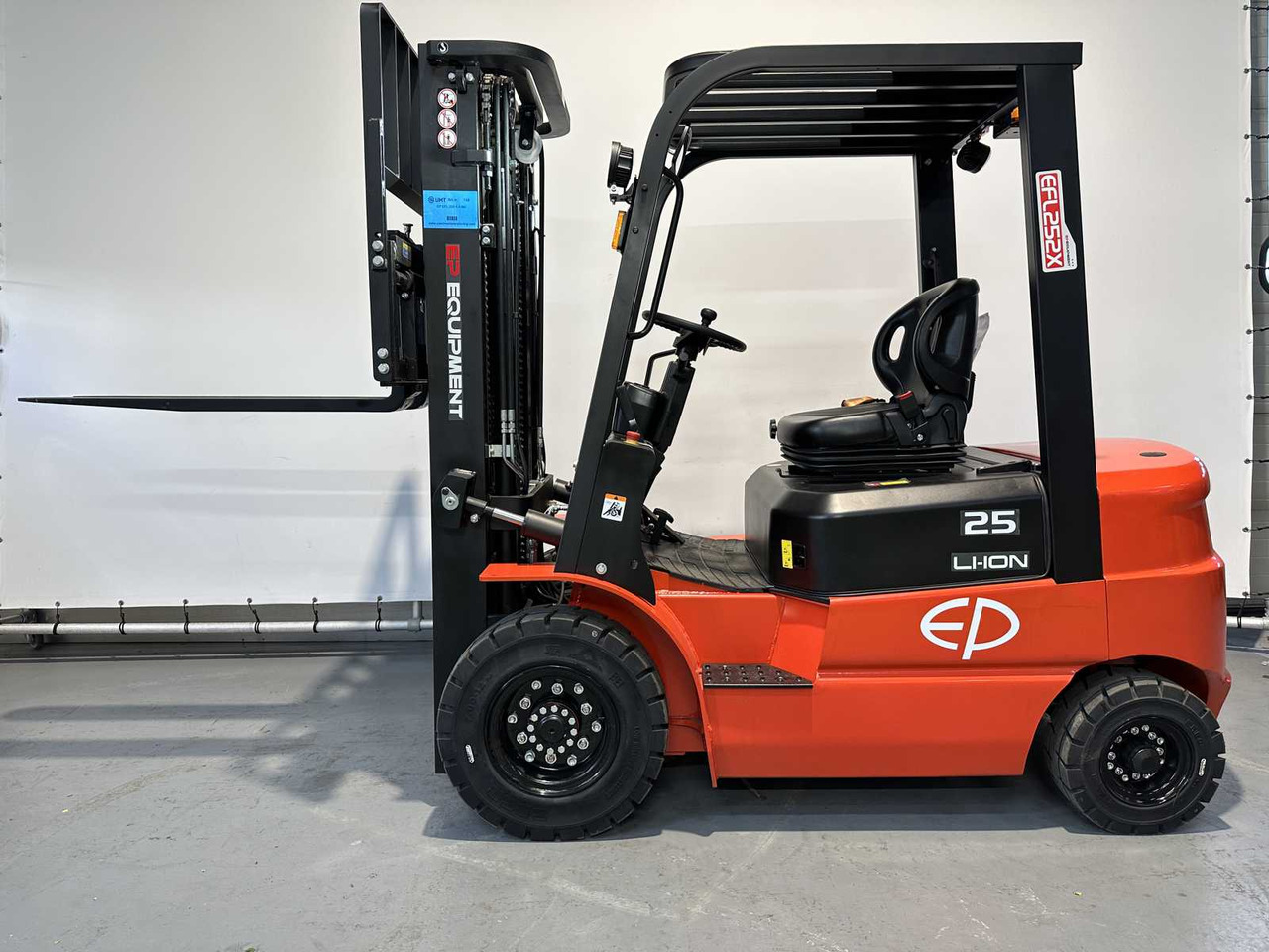 EP - EFL 252 X - FORK POSITIONER, SIDESHIFT, TRIPLEX, FORKLIFT 2025 - Forklift: picture 5 EP - EFL 252 X - FORK POSITIONER, SIDESHIFT, TRIPLEX, FORKLIFT 2025 - Forklift: picture 5