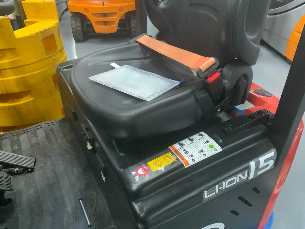 Forklift EP EFS 151 - 4.35 METER TRIPLEX, LI-ION, FREE-LIFT, SIDE-SHIFT - FORKLIFT: picture 28 Forklift EP EFS 151 - 4.35 METER TRIPLEX, LI-ION, FREE-LIFT, SIDE-SHIFT - FORKLIFT: picture 28