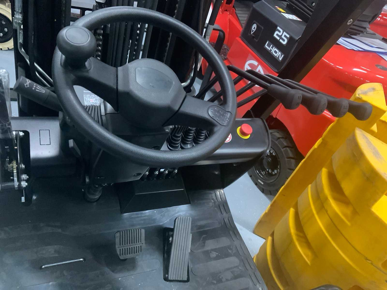 Forklift EP EFS 151 - 4.35 METER TRIPLEX, LI-ION, FREE-LIFT, SIDE-SHIFT - FORKLIFT: picture 27 Forklift EP EFS 151 - 4.35 METER TRIPLEX, LI-ION, FREE-LIFT, SIDE-SHIFT - FORKLIFT: picture 27